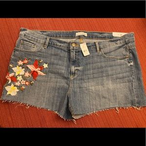 LOFT Floral Embroidered Jean Shorts NWT